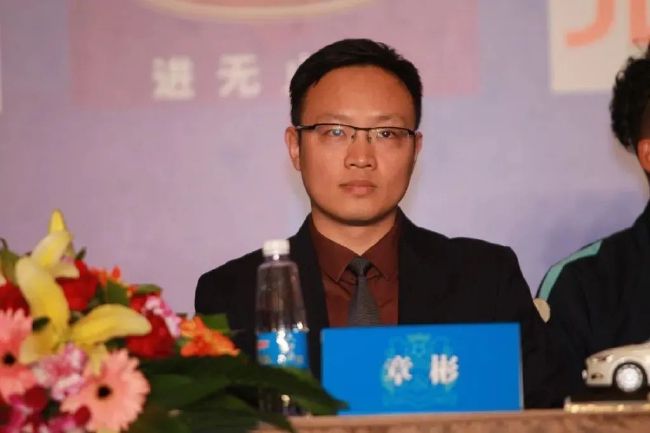 美女露出乳房的网站