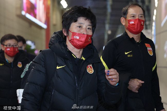 老板把我抱进办公室揉我胸视频