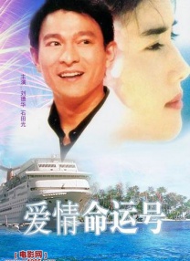 胸前开叉衣服女